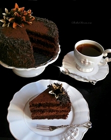Wilgotny tort czekoladowy z...