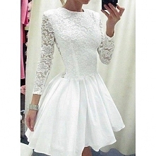 Śliczna rozkloszowana sukienka z koronkową górą.
Idealna na Wesele
Dostępna w sklepie CelebButik_pl