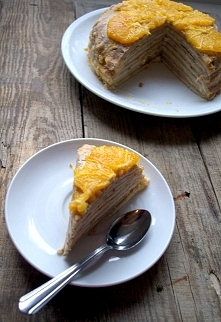 tort naleśnikowy z karmelizowanymi pomarańczami