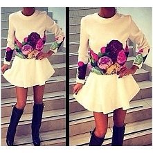 Nowoczesny komplet, w którym się wyróżnisz. Doda Ci uroku i dziewczęcości. Rozciagliwy materiał sprawi, że komplet będzie się pięknie układać. Dostępny w CelebButik.pl