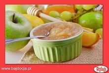 Mus jabłkowy
Składniki: słodkie jabłko, łyżka wody, łyżeczka jogurtu naturalnego
Wykonanie: Jabłko umyj, obierz i wykrój gniazdo nasienne. Pokrój na cząstki, wrzuć do garnuszka ...