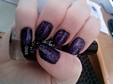 Długość ani ich stan nie jest jeszcze zadowalający, aczkolwiek uwielbiam pomalowane paznokcie :3


Użyłam:
→ GR black diamond hardener
→ GR color expert 60
→ brokat sypki fiolet...