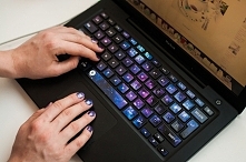 grunt, żeby paznokcie pasowały do klawiatury :)