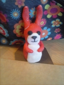 Mój Wielkanocny Króliczek z modeliny, ma 6,5cm(z uszami)