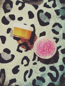 Peelingi do ust DIY miodowo...