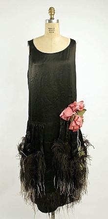 Dress 1925, French, Made of silk and feathers.
