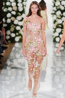 Spring 2015 Ready-to-Wear
Valentin Yudashkin