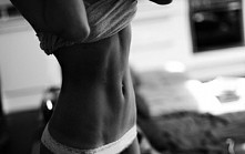 Dzień 1. Dokładnie 69 kg przy wzroście 173 cm. A ile chce? Głównie dobrze się czuć i mieścić się w ciuchy. Waga to rzecz względna. Miło by było zobaczyć jeszcze kiedyś 5 z przod...