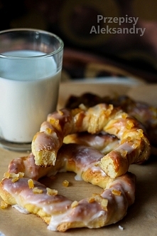 SŁODKIE PRECLE NA DROŻDŻACH