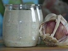 Sos czosnkowy
Składniki:
10...