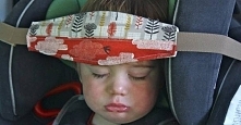 SPOSÓB NA WISZĄCĄ GŁOWĘ ŚPIĄCEGO DZIECKA W FOTELIKU SAMOCHODOWYM :D