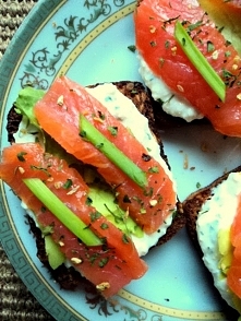 Kanapeczki z serkiem i łosiem :)