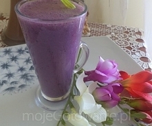 Koktajl bananowo jagodowy

Składniki

1 banan
0,5 szklanki jagód w syropie lub soku z jagód
1 szklanka zimnego mleka
Ewentualnie miód lub cukier puder ale jak owoce słodzone to ...