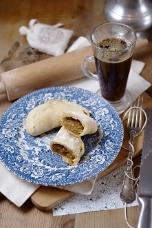 Piecuchy z karmelizowaną cebulką