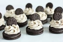 Ciasteczka oreo z kremem...przepis dam jeśli ktoś będzie chcieć :-)