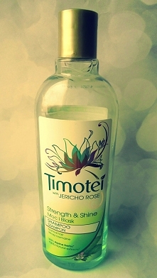 Czy ktoś też ma złe doświadczenia z tym szamponem? 
Po więcej zapraszam na bloga, klikając w zdjęcie.