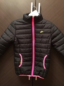 Śliczne kurteczki NIKE w modnych kolorach dostępne w L'Olita!