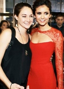 Dwie piękności :-D  serialowa Elena\ Katherine\ Amara\ Tatia
i filmowa Hazel Grace i Beatris