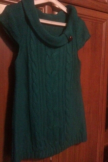 Narzutka na cienki sweterek, kolor: brudny zieleń, z ozdobnym guziczkiem na kołnierzyku, rozmiar M, marki Terranova.
Cena: 15zł + koszt wysyłki.


Więcej zdjęć mogę podesłać na ...