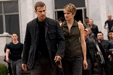 "ZBUNTOWANA"
"INSURGENT"
Shai Woodley
Theo James