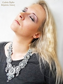 Naszyjnik/kolia "Gaja"
Autor: Galeria Bajka
Modelka: Ania