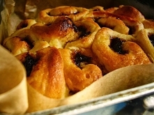 Drożdżówki z marmoladą śliwkową