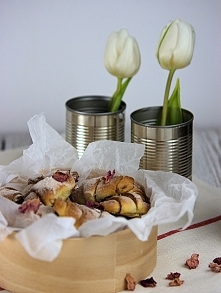 Rogaliki drożdżowe z cynamo...