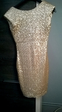 Sprzedam nową sukienke, cekinowa złota. rozm S. Cena 90zł wiecej zdj na priv