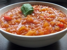 Wegetariańska gęsta zupa z soczewicy