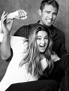 Niezgodna. Bardzo fajny film i całkiem przyjemnie się ogląda ;)
Najbardziej zachęcający argument do obejrzenia jest chyba jeden z głównych aktorów Tobias <3