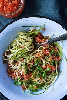 Witariańskie spaghetti z cukinii
