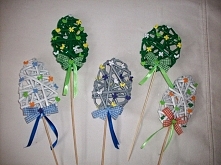 jajka z papierowej wikliny na piku