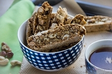 znów orzechowe biscotti czyli sucharki do maczania w kawie/herbacie :)

niemarysia.wordpress.com