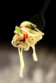 speghetti z chili i czosnkiem