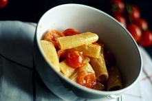 Rigatoni z pomidorkami koktajlowymi