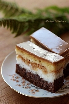 Ciasto jabłkowo-kokosowe z polewą chałwową