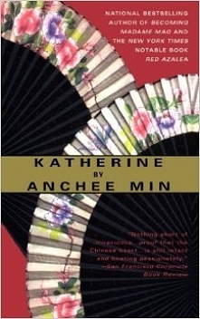 Książka Anchee Min "Katherine" .Szanghaj lata 80-te,Katherine wyzwolona  amerykańska nauczycielka przyjeżdża do Chin aby uczyć języka angielskiego w szkole,zaprzyjaźni...