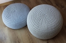 Dziergana pufa z bawełnianego sznurka gruba i miękka :)

bogatewnetrza.pl 
inspiracje: z bawełnianego sznurka