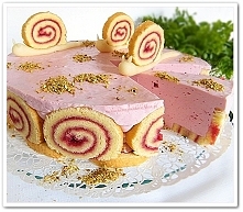 Tort malinowy ślimaczek :)