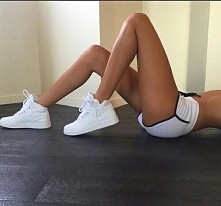 Macie jakieś sprawdzone ćwiczenia na nogi ? ;) Chodzi mi o takie spalające tłuszcz a nie wyrabiające mięśnie. Z góry dzięki za odp :D