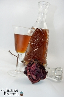 Nalewka ze śliwek, czyli śliwkówka.

Składniki

Śliwki węgierki 3kg
Spirytus 96% 1 litr
Cukier 1kg
Woda 1 litr
DSC_0068
Wykonanie:
Śliwki umyć, osuszyć, a następnie pozbawić je ...