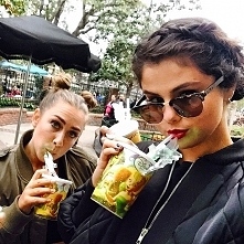 Zapraszam: fenike98.tumblr.com