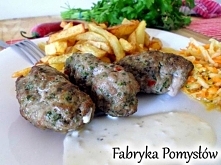 Shish Kebab

Składniki dla 2-3 osób:
500g mięsa mielonego wieprzowo – wołowego lub wołowego
1 mała papryczka chili lub pół większej
½ łyżeczki kminku
½ łyżeczki kolendry
1 ząbek...