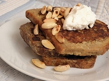 BANANOWE TOSTY FRANCUSKIE
/1 porcja/
2-3 kromek chleba (w zależności od wielkości)
1 jajko
70g banana
2 łyżki mleka
szczypta soli
tłuszcz do smażenia

Jajko roztrzepać w płaskim...