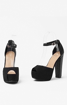 Sandały na słupku w wężowej skórce :) Eleganckie buty na wieczorną randkę, tylko w naszym sklepie online!