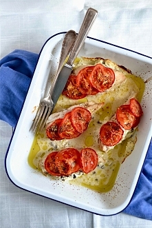 Filety drobiowe faszerowane twarożkiem i oliwkami.