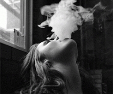 Smutki zostawiam w dymie
&g...