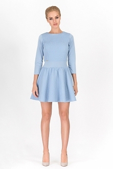 Błękitna, rozkloszowana suk...