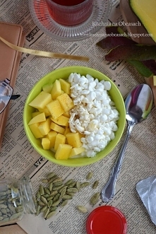 Serek wiejski z mango i kardamonem