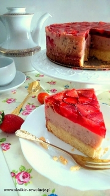 ogurtowiec truskawkowy (sernik bez sera)


Niezwykły sernik bez sera zrobiony z jogurtów truskawkowych na kruchym spodzie z galaretką i kawałkami owoców. Robiąc to ciasto obawia...